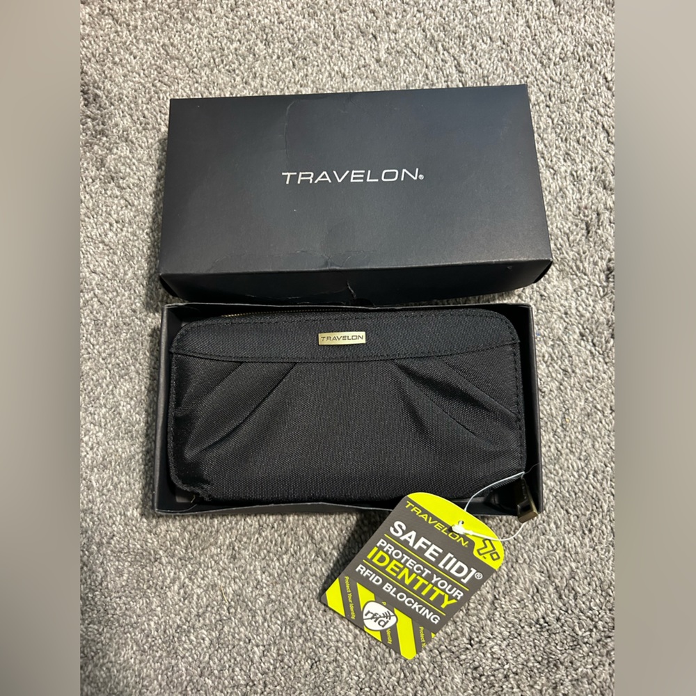 Travelone All Around Zip Wallet
